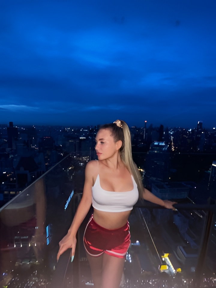 Лаура привлекальеная девушка из Копейска цена от 4000 руб