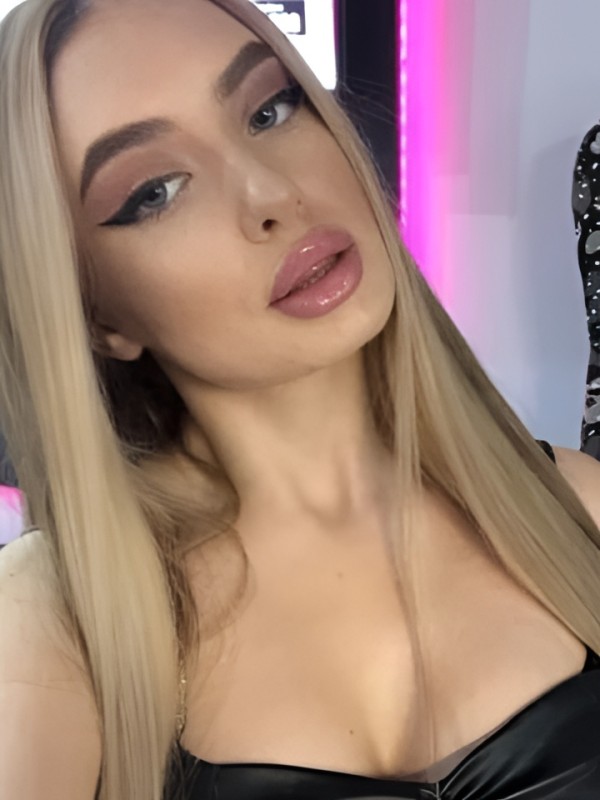 Рената привлекательная девушка из Копейска цена от 10000 руб